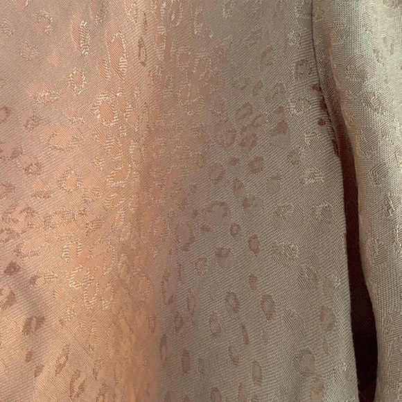 NWT KIRIOUS Los Angeles Tan Top Long Sleeve Large - Picture 2 of 5